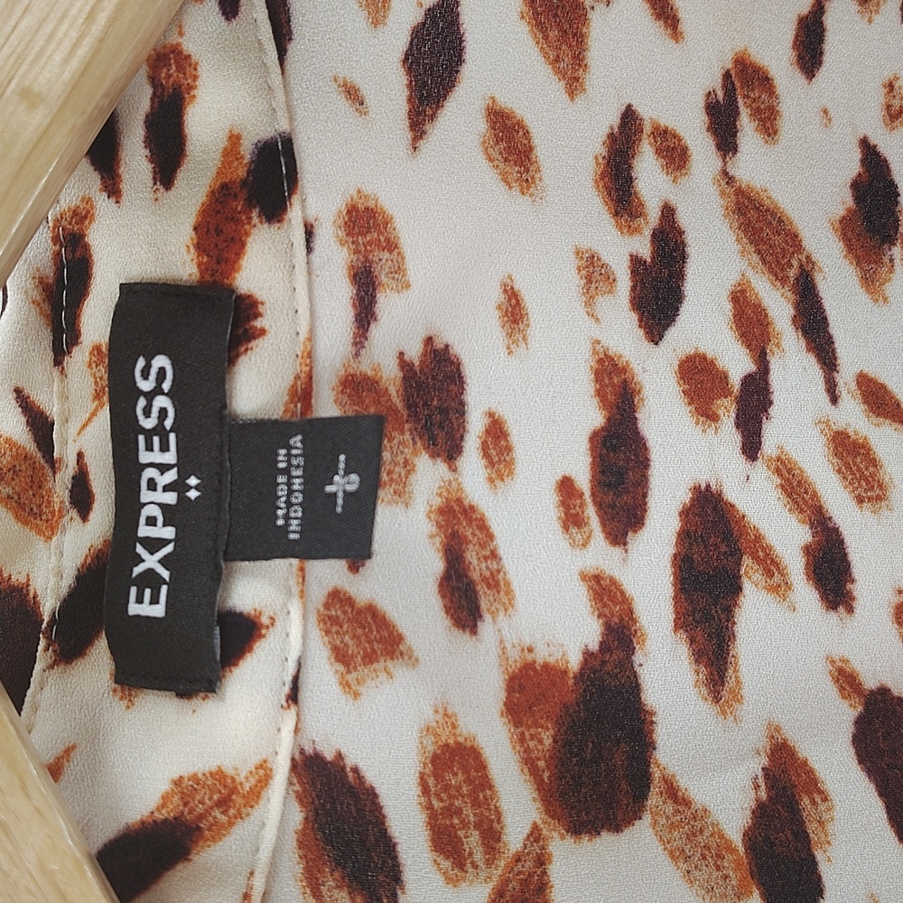Express Animal Print Top Size Large Button Up V N… - image 7